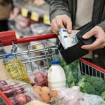 Dlaczego inflacja inaczej wpływa na różne grupy dochodowe