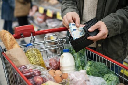 Dlaczego inflacja inaczej wpływa na różne grupy dochodowe