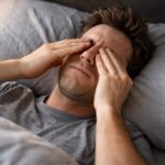 Dlaczego czujemy zmęczenie zaraz po przebudzeniu mimo długiego snu